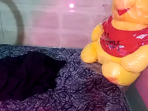 RollDolls – webcam model profile photo Image 3