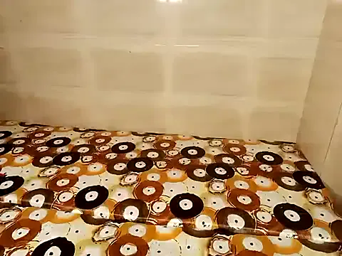 RollDolls – webcam model profile photo Image 7