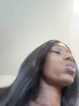 kimkatyrides – webcam model profile photo Image 10