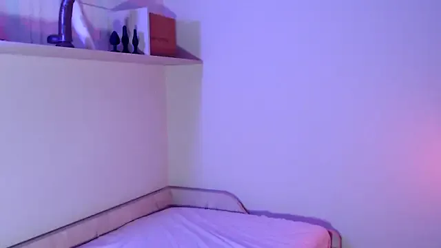 Samira-Summer – webcam model profile photo Image 5