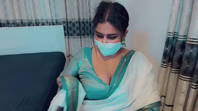 _Alicee_1 – webcam model profile photo Image 4