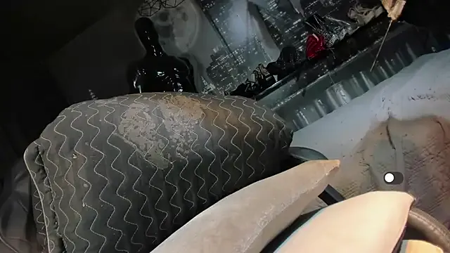 EmiliaCatalina – webcam model profile photo Image 10