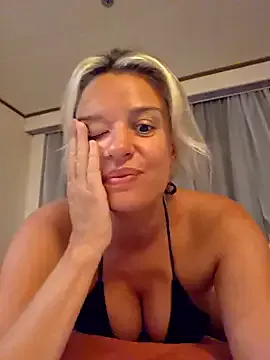 Tinababay – webcam model profile photo Image 13