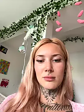 nika_fendi – webcam model profile photo Image 11