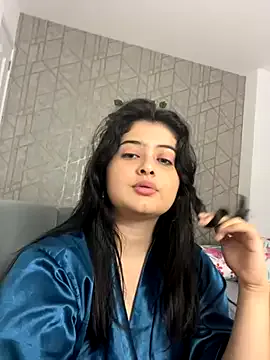 4U143 – webcam model profile photo Image 15