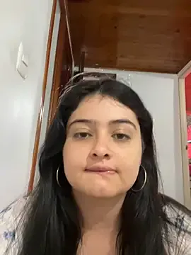 4U143 – webcam model profile photo Image 16