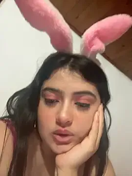 4U143 – webcam model profile photo Image 19