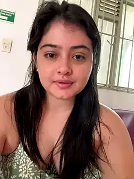 4U143 – webcam model profile photo Image 2