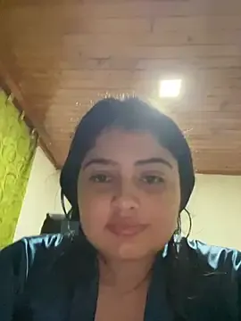 4U143 – webcam model profile photo Image 6