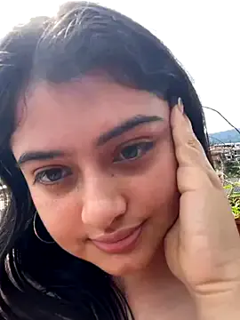 4U143 – webcam model profile photo Image 7