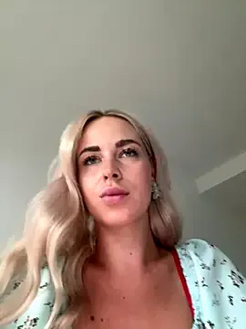 Almmaxxxx – webcam model profile photo Image 6