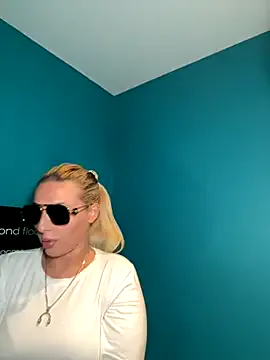 EmiliaCatalina – webcam model profile photo Image 16