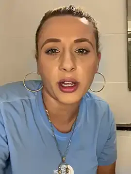 EmiliaCatalina – webcam model profile photo Image 2