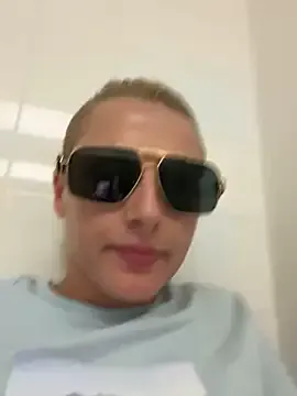 EmiliaCatalina – webcam model profile photo Image 8