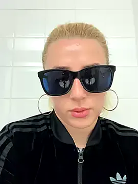 EmiliaCatalina – webcam model profile photo Image 9