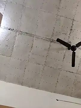 4U143 – webcam model profile photo Image 12