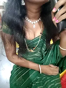 4U143 – webcam model profile photo Image 17