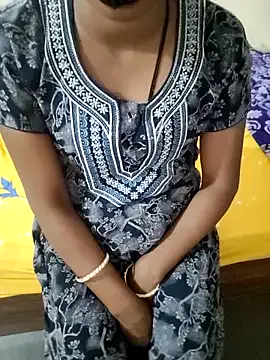 4U143 – webcam model profile photo Image 3