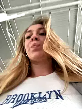 Hot_Misti_69 – webcam model profile photo Image 11