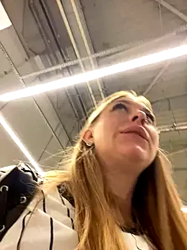 Hot_Misti_69 – webcam model profile photo Image 4