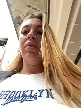 Hot_Misti_69 – webcam model profile photo Image 7