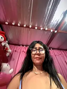 Regina_5 – webcam model profile photo Image 5