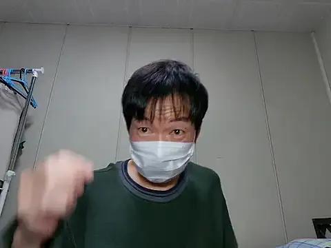 LaureMestler – webcam model profile photo Image 2