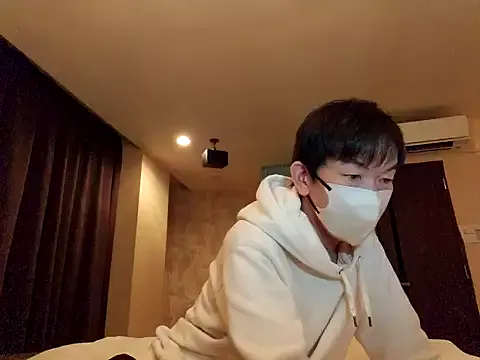 LaureMestler – webcam model profile photo Image 7