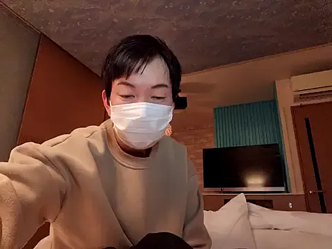 LaureMestler – webcam model profile photo Image 9