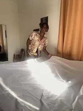 WhistledCutup – webcam model profile photo Image 10