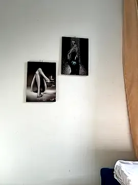 WhistledCutup – webcam model profile photo Image 12