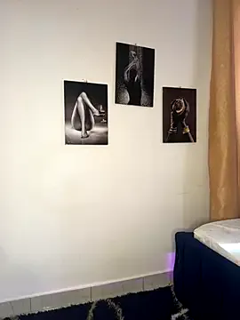 WhistledCutup – webcam model profile photo Image 5