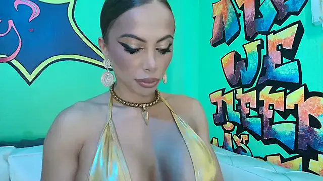 LunaRase – webcam model profile photo Image 9