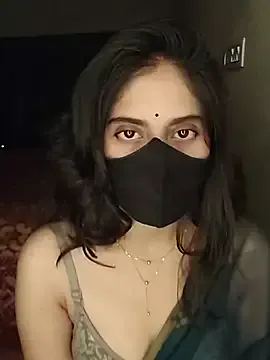 Evelinia – webcam model profile photo Image 2