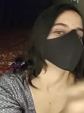 Evelinia – webcam model profile photo Image 5