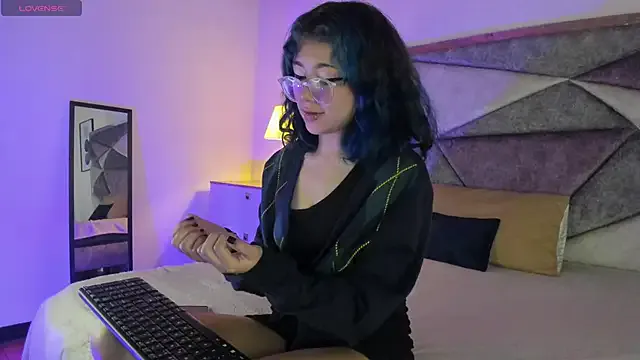 weed227 – webcam model profile photo Image 6