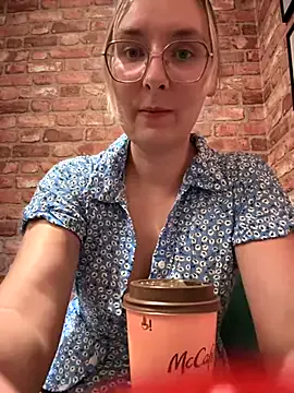 Alyshanon18 – webcam model profile photo Image 18