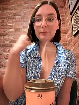 Alyshanon18 – webcam model profile photo Image 19