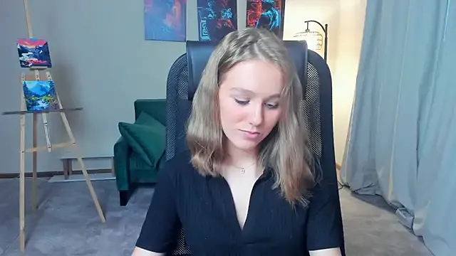 TienKnous – webcam model profile photo