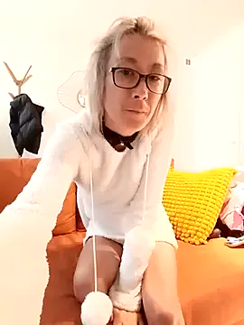 RollDolls – webcam model profile photo Image 13