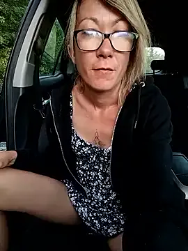 RollDolls – webcam model profile photo Image 4