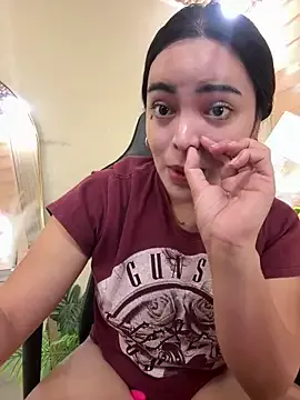 DollyTall – webcam model profile photo Image 11