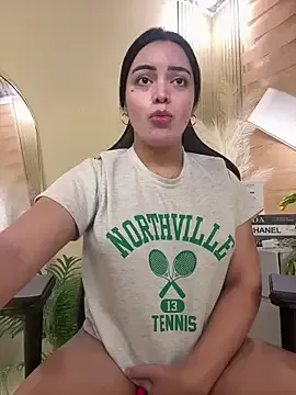 DollyTall – webcam model profile photo Image 3