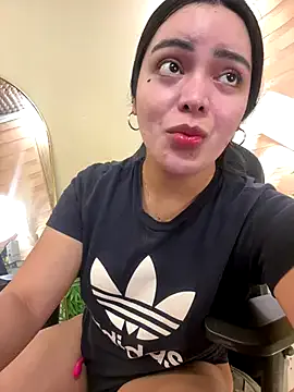 DollyTall – webcam model profile photo Image 8