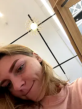 priya_sharma02 – webcam model profile photo Image 15