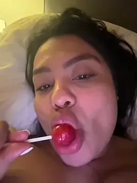 Layla_ly – webcam model profile photo Image 4