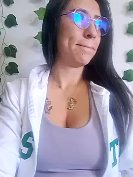 AyreenMoore – webcam model profile photo Image 2