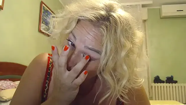 RollDolls – webcam model profile photo Image 9