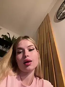 Lovebirdss – webcam model profile photo Image 18