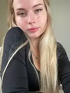 Lovebirdss – webcam model profile photo Image 3